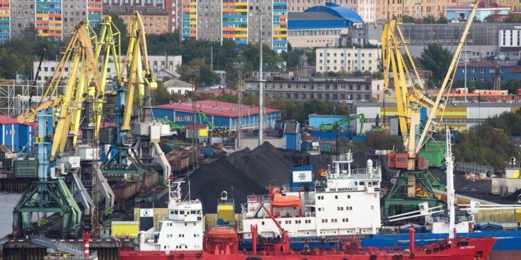 US sanctions on Russia stop oil tankers and raise crude prices economy