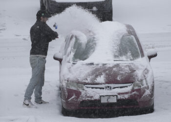 Winter storm sweeps across large swaths of country