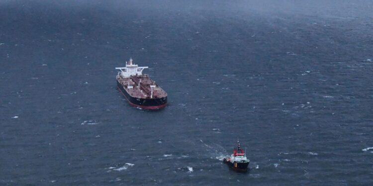 Bloomberg: The black oil market continues to challenge sanctions economy