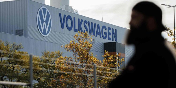 Financial Times: Volkswagen dreams in the electric cars sector fade economy