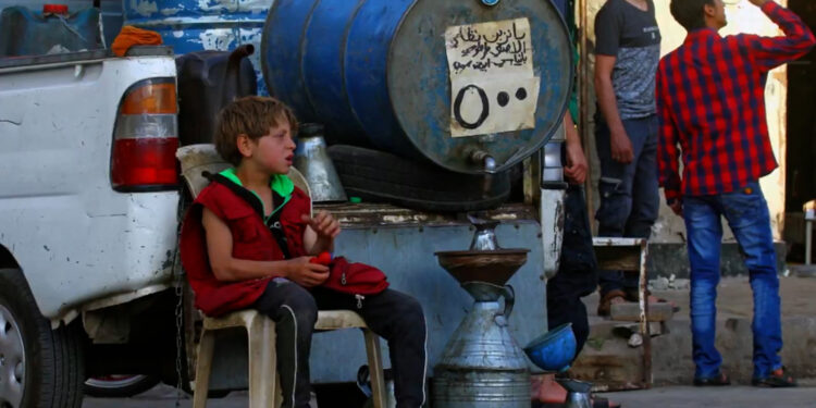 How did Tweeters comment on the contract between the Damascus government and “SDF” about oil? | economy