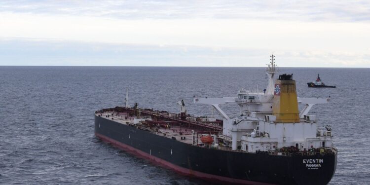 Russian and Iranian oil is stuck in tankers due to US sanctions economy