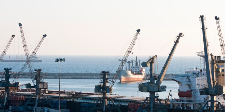 Syria agrees with a French company to operate the Latakia Port container station economy