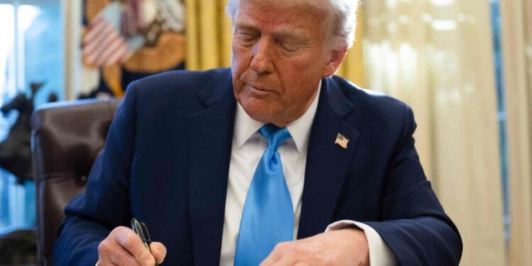 Trump stresses restrictions on Chinese investments in strategic sectors economy