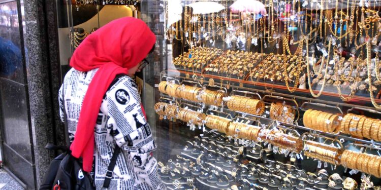 Between high prices and searching for luxury .. Chinese gold invades Egypt’s markets economy