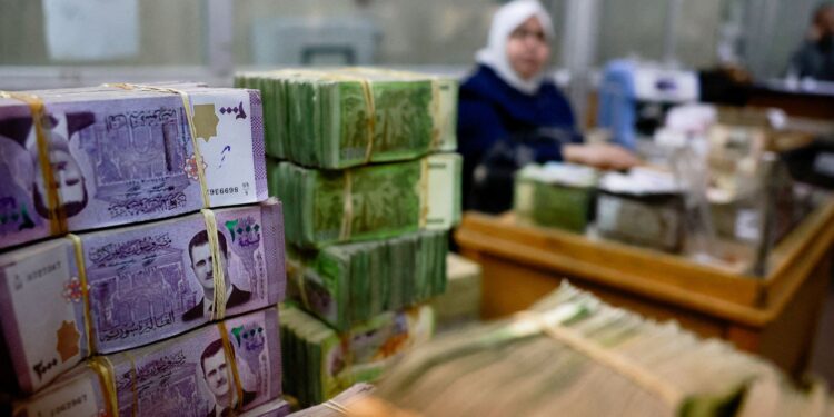 Decreased in the exchange rate of the Syrian pound against the dollar today, Thursday economy