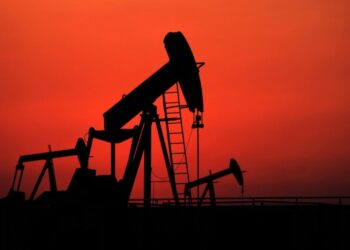 Expectations of oil to decline to the level of $ 60 and an imminent crisis in the refining sector economy
