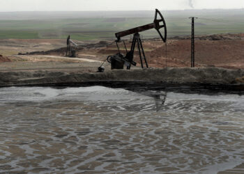 How will the Syrian administration deal with the energy sector after merging “SDF”? | economy