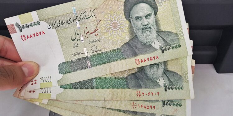 Iran’s currency falls for a record level against the dollar economy