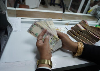 The stability of the Iraqi dinar exchange rate against the dollar today, Sunday economy