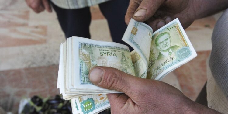A slight decline in the exchange rate of the Syrian pound against the dollar today, Sunday economy