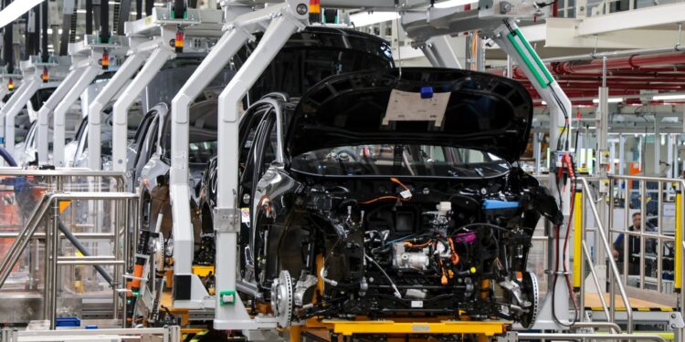 A third of German companies prepare to delete jobs in 2025 | economy