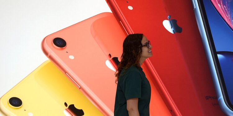 America exempts smartphones, computers and chips from new customs duties economy