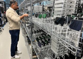 Apple broadcasts two billion dollars iPhone from India in March economy