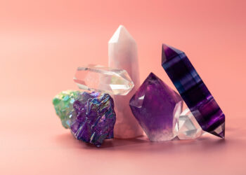 China announces the discovery of quantities of quartz that is important to produce semiconductors and solar panels economy