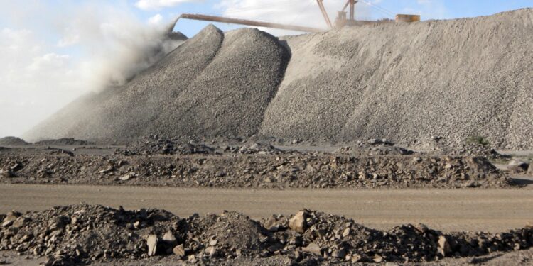 China invites America to comply with international law after news of its intention to store minerals economy