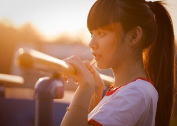 Crucial adolescent girls for the intervention of depression, discovers the study