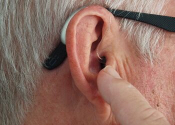 Do you have trouble hearing in noisy places and crowded spaces? A new algorithm could help hearing aid users