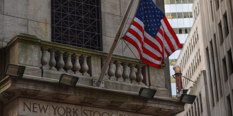 The American Stock Exchange opens up to a decrease in the escalation of the trade war economy