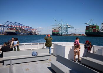 The American economy shrinks with a historical leap in imports economy