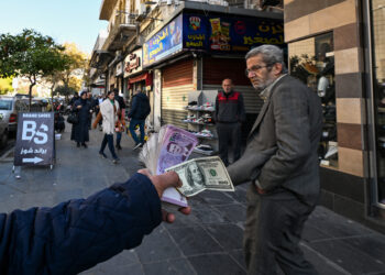 The exchange rate of the Syrian lira against the dollar on Wednesday continues to decline economy