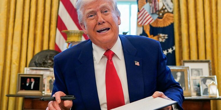 Trump raises customs duties on China to 145% economy