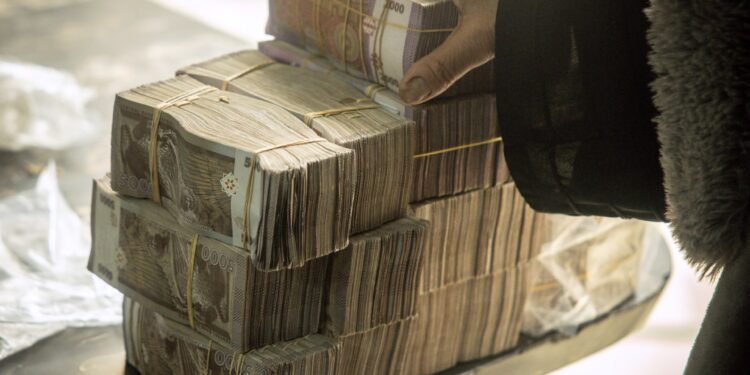 The increase in the exchange rate of the Syrian pound against the dollar today, Monday economy