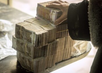 A slight decline in the exchange rate of the Syrian pound against the dollar today, Thursday economy