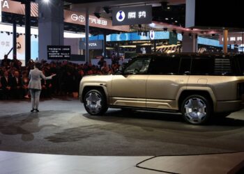 Bloomberg: Opening of the markets leads a boom to adopt electric cars globally economy