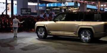 Bloomberg: Opening of the markets leads a boom to adopt electric cars globally economy