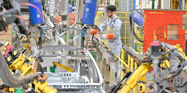 Chinese factories retreat in April and resist the impact of customs duties economy