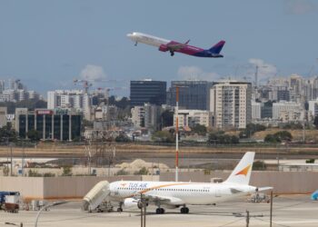 International airlines suspend their flights to Israel after the Houthi missile economy