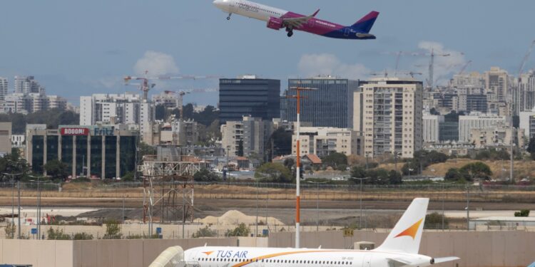 International airlines suspend their flights to Israel after the Houthi missile economy