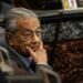 Mahathir: America behaves as an empire and its drawings will not stop China Economy news