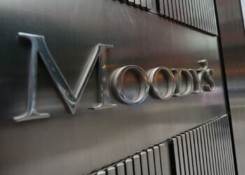 Moody’s reduces America’s credit rating and the White House criticizes economy