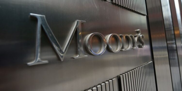 Moody’s reduces America’s credit rating and the White House criticizes economy