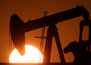 Oil and gold are rising due to fears of an Israeli -Iranian escalation and American debate about taxes economy