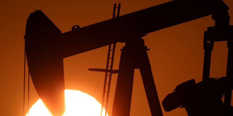 Oil and gold are rising due to fears of an Israeli -Iranian escalation and American debate about taxes economy