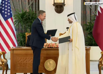 Qatar signs a deal with 200 billion dollars to buy 160 Boeing aircraft economy