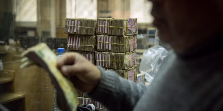 Stability in the exchange rate of the Syrian pound against the dollar today, Sunday economy