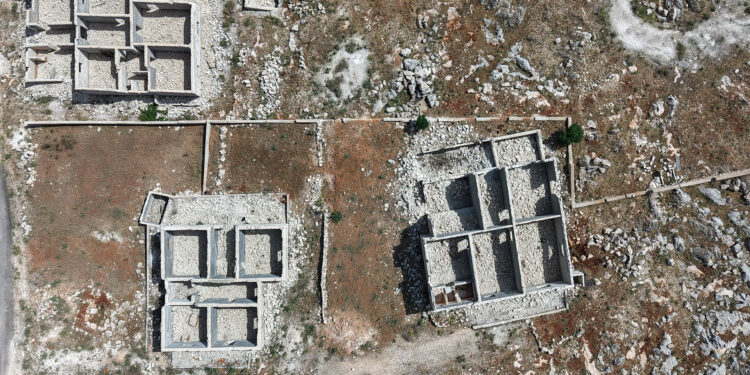 The high construction prices double the suffering of the displaced after returning to their villages in Syria economy