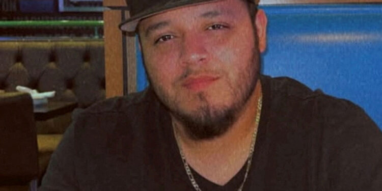 A Salvadoran asks to stay in detention to avoid expulsion