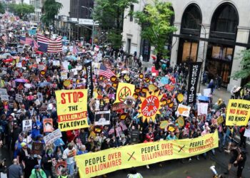 Anti-Trump demonstrators | “No kings” chanted across the country