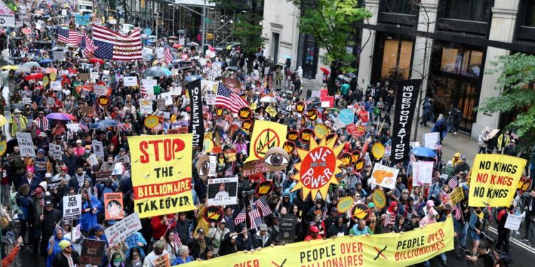 Anti-Trump demonstrators | “No kings” chanted across the country