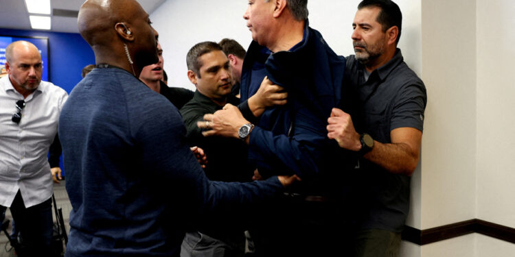 California | A Democratic senator forcibly expelled from a press conference by a Trump secretary