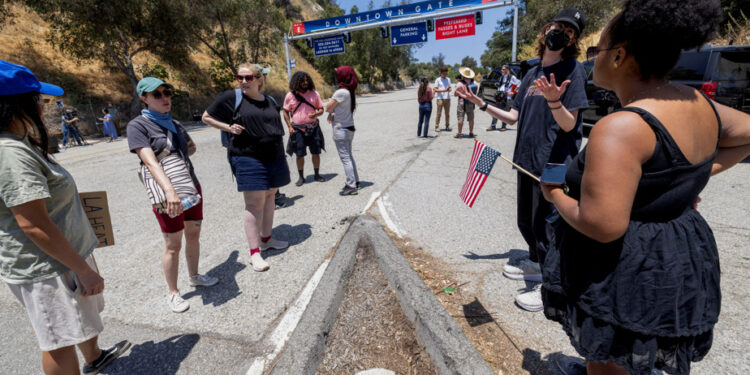 Los Angeles | Federal immigration agents asked to leave the Dodger Stadium