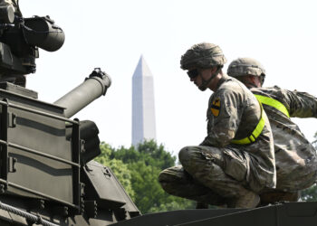 Military parade in Washington | A country in front of its fractures