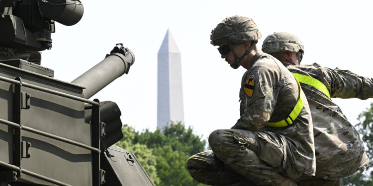 Military parade in Washington | A country in front of its fractures