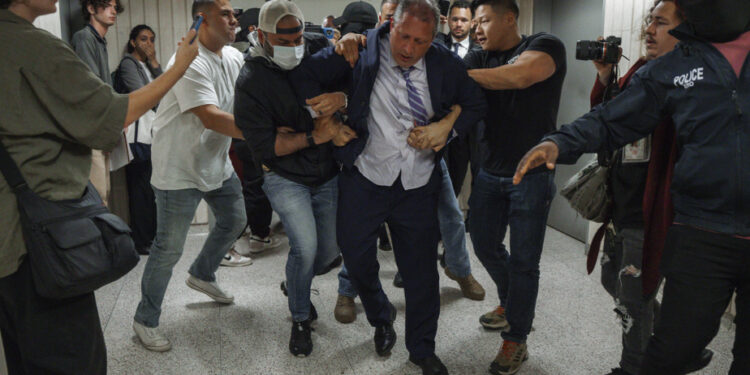 New York | Muscular arrest of a candidate for the town hall by the immigration police