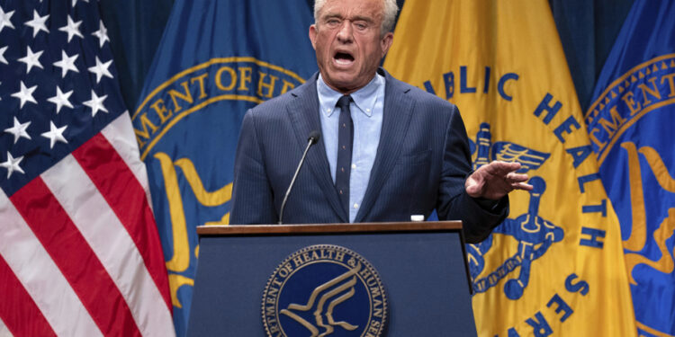 The Secretary of Health dismisses all experts in a panel on vaccines